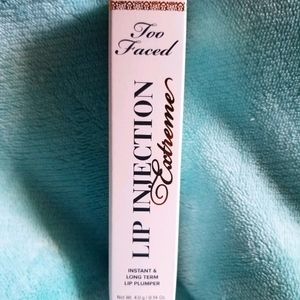Too Faced lip injection extreme